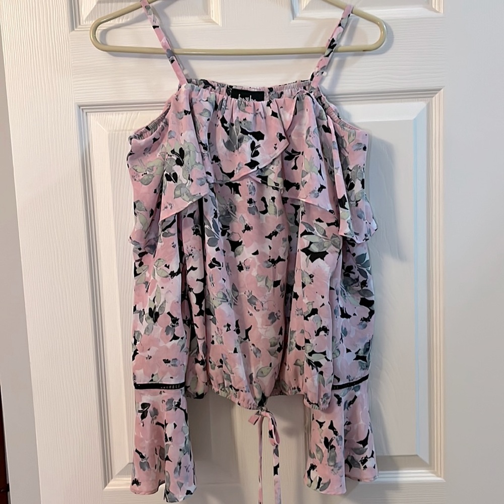 By & By long-sleeved Cold Shoulder Top Size M